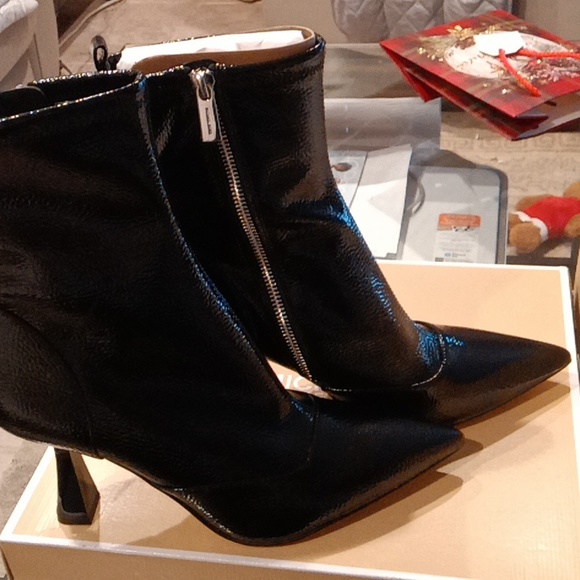 Shoes - Picture 5 of 5